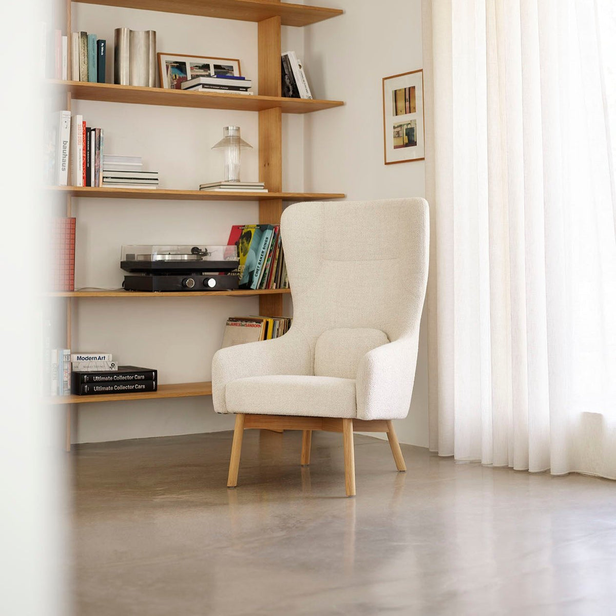 L35 Gesja Øreklapstol i Eg beige af Foersom & Hiort-Lorenzen - Miljøbillede