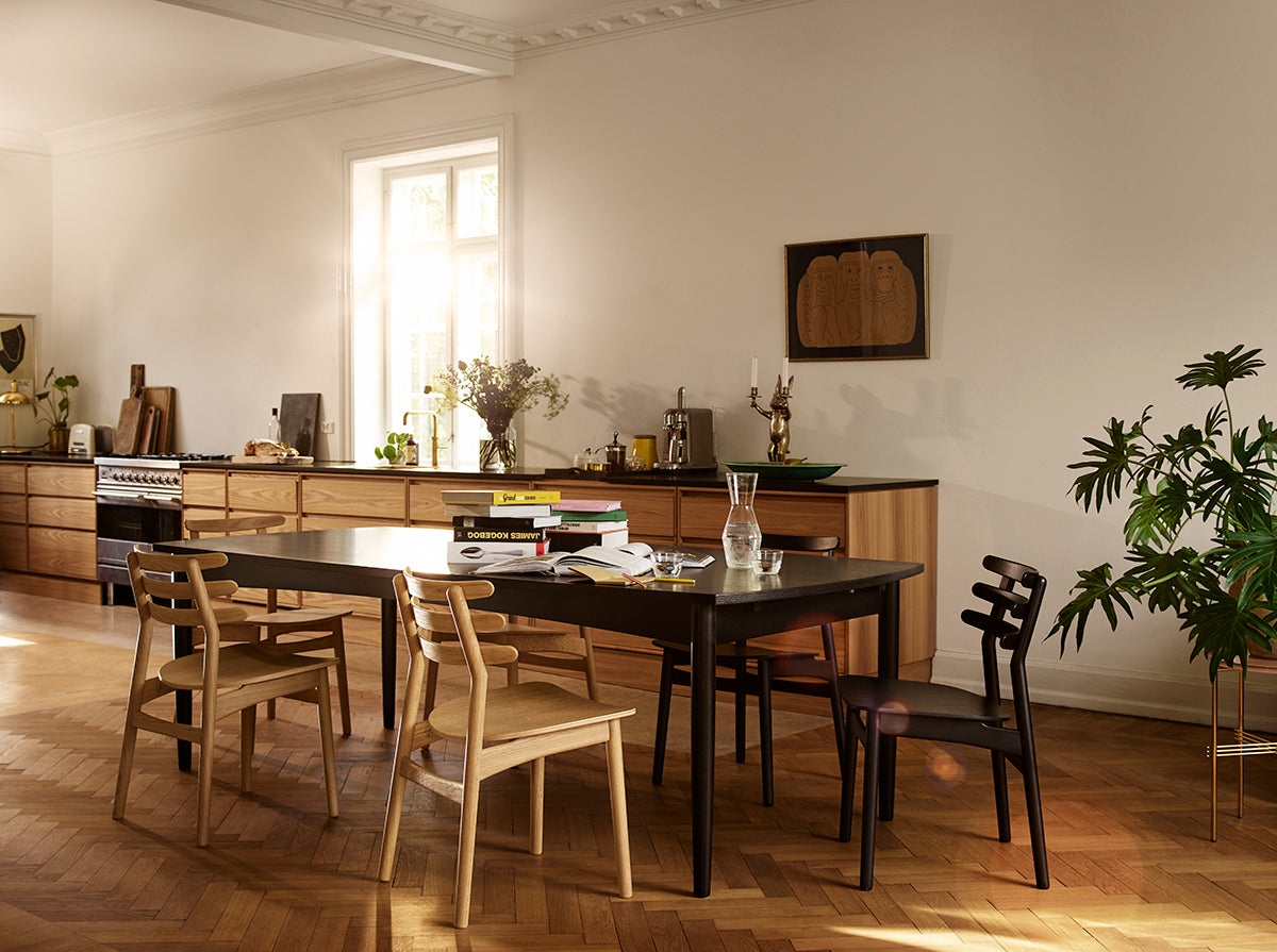 J48 - Chair - Oak - Jet Black - Black leather - Lifestyle 1