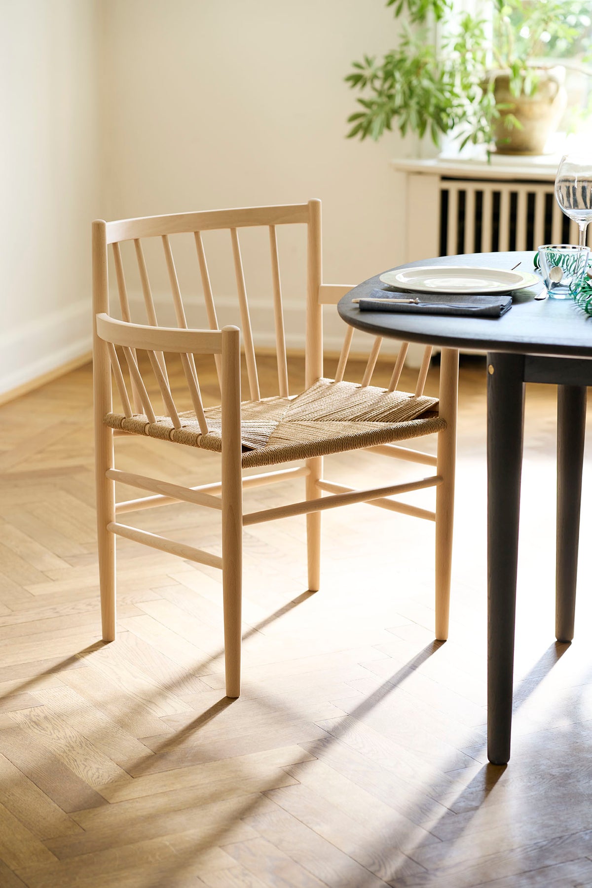 J81 - Chair - Oak - Lacquered - Lifestyle 1