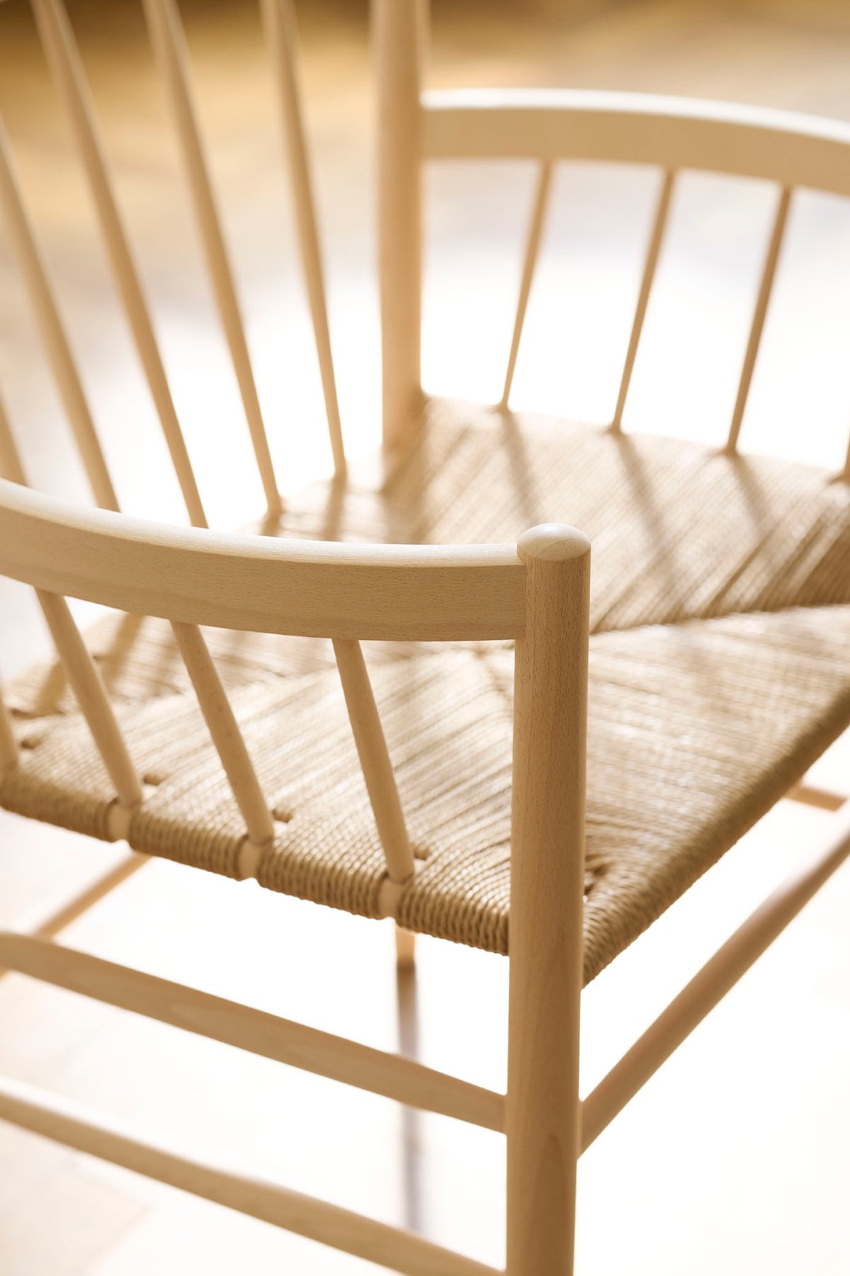 J81 - Chair - Oak - Lacquered - Lifestyle 3