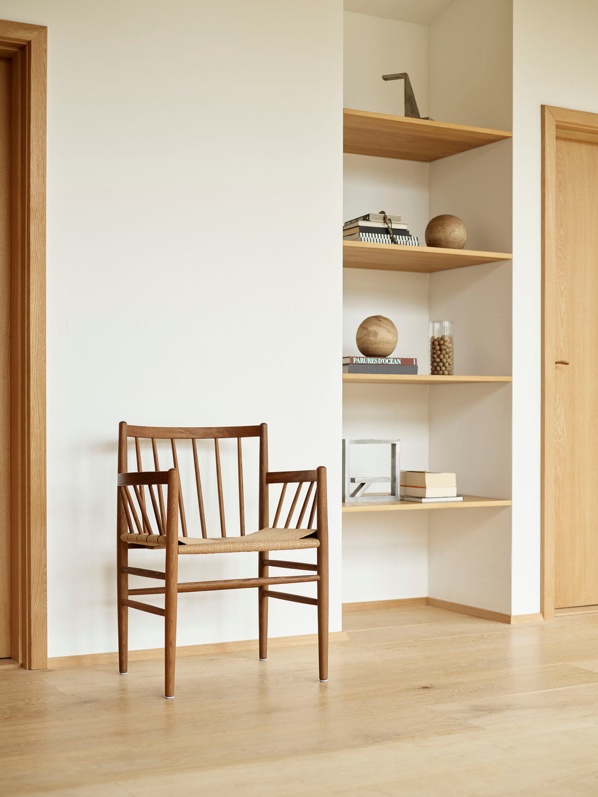 J81 - Chair - Smoked oak - Lifestyle 1
