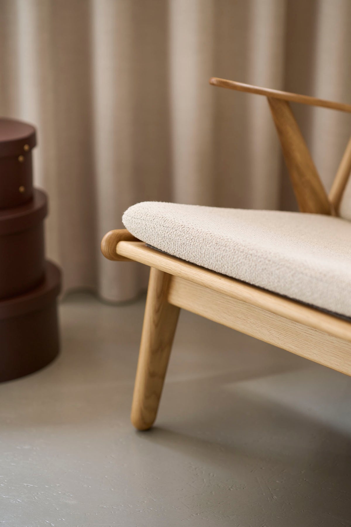 J53 lænestol designet af Poul Volther - Lifestyle 2