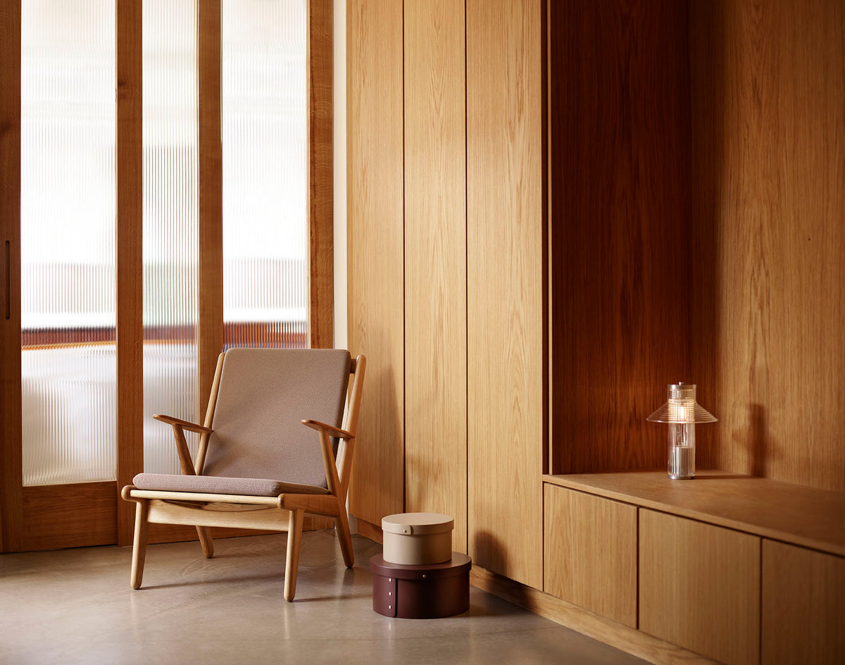 J53 lænestol designet af Poul Volther - Lifestyle 2