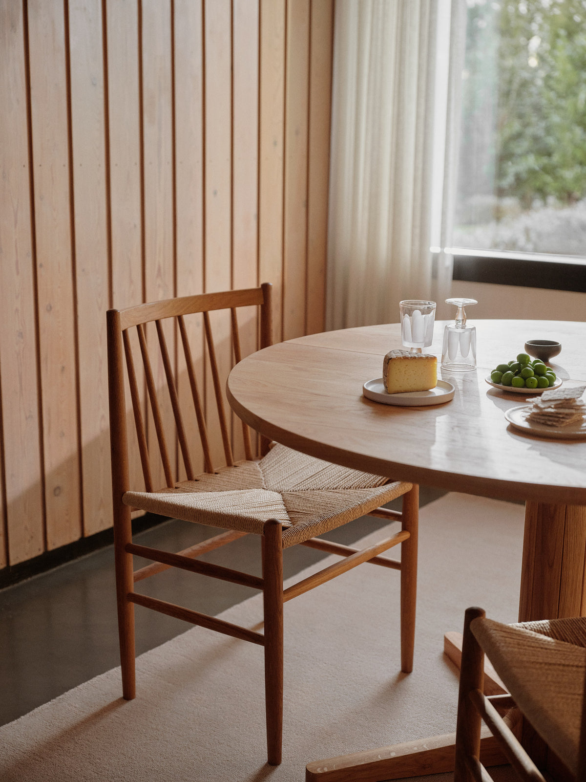 J80 - Chair - Smoked oak - Lifestyle 1