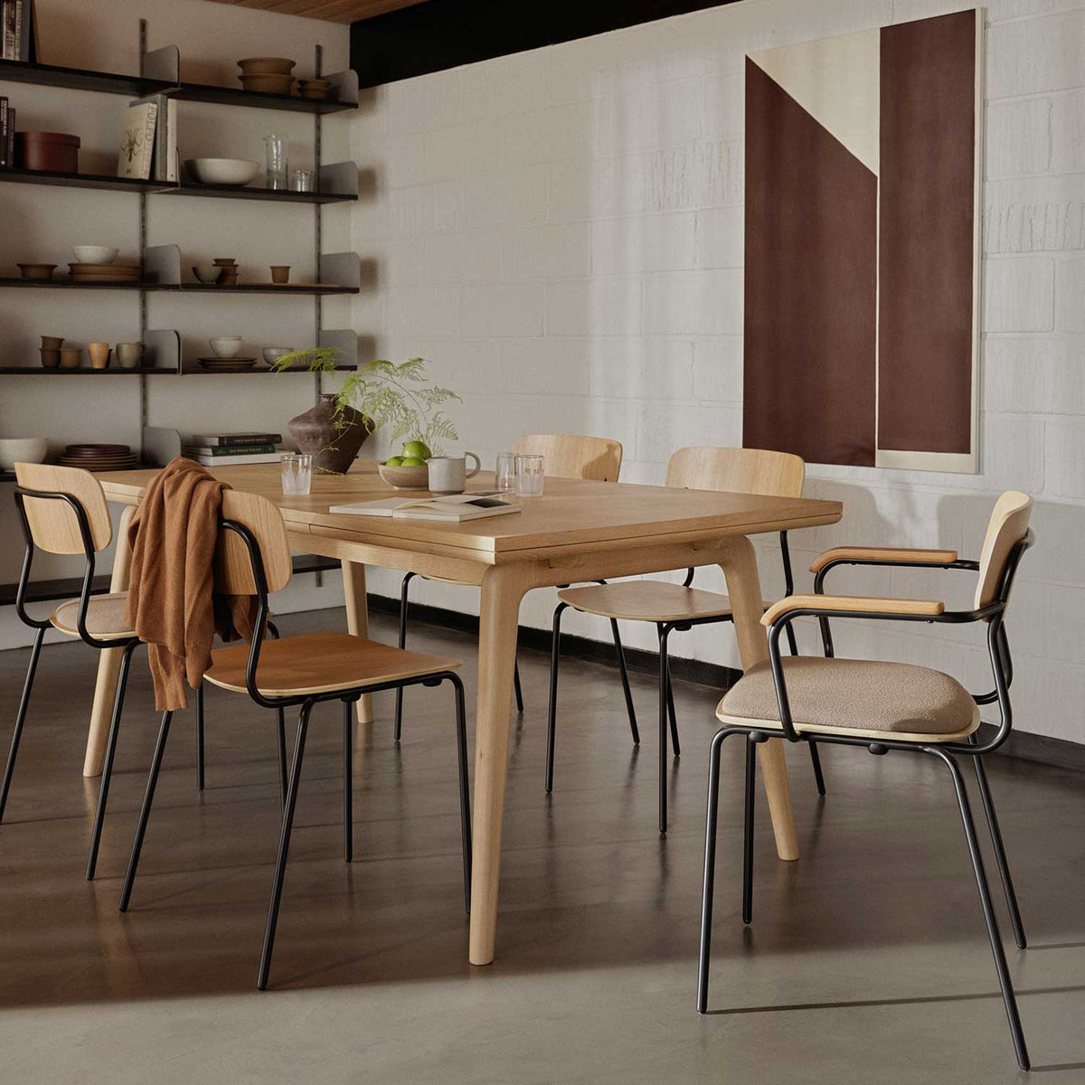 Holmen spisebord stol designet af Poul Volther og C35CH Spisebord designet af Poul Volther