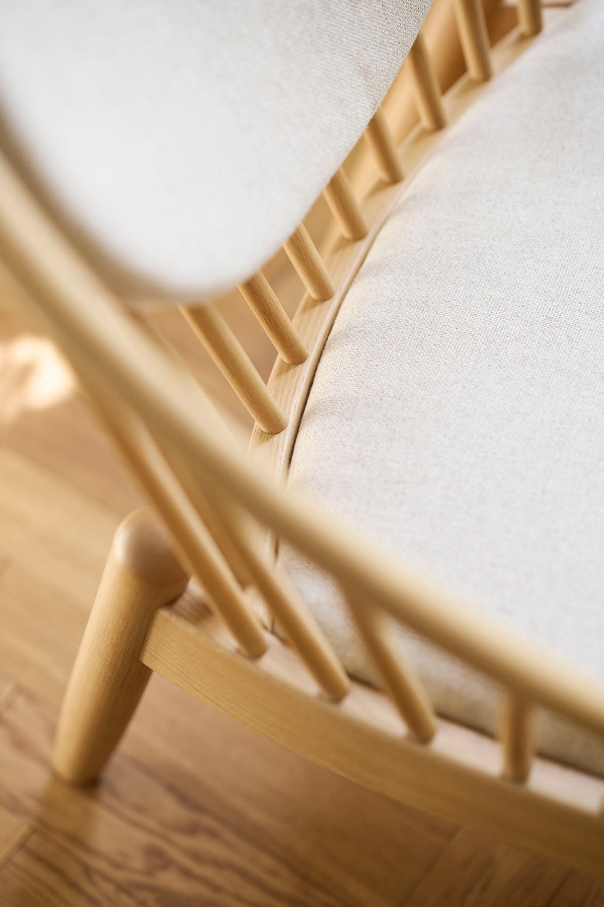 J166 Jørna lænestol designet af Poul Volther - Lifestyle 5